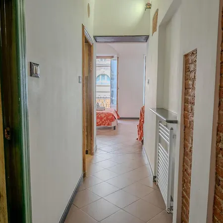 Lovingenoa Ducale Cast Iron Apartment *